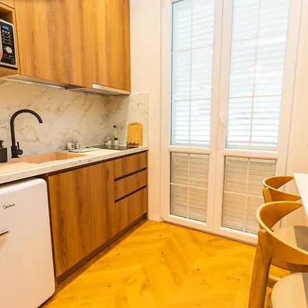 Blossom Cane Daire Tiran