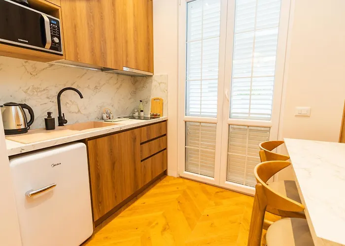 Blossom Cane アパート ティラナ